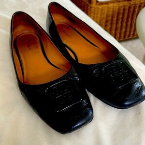 Used Tory Burch 8.5 black ballet woman’s shoes - classic shoe.